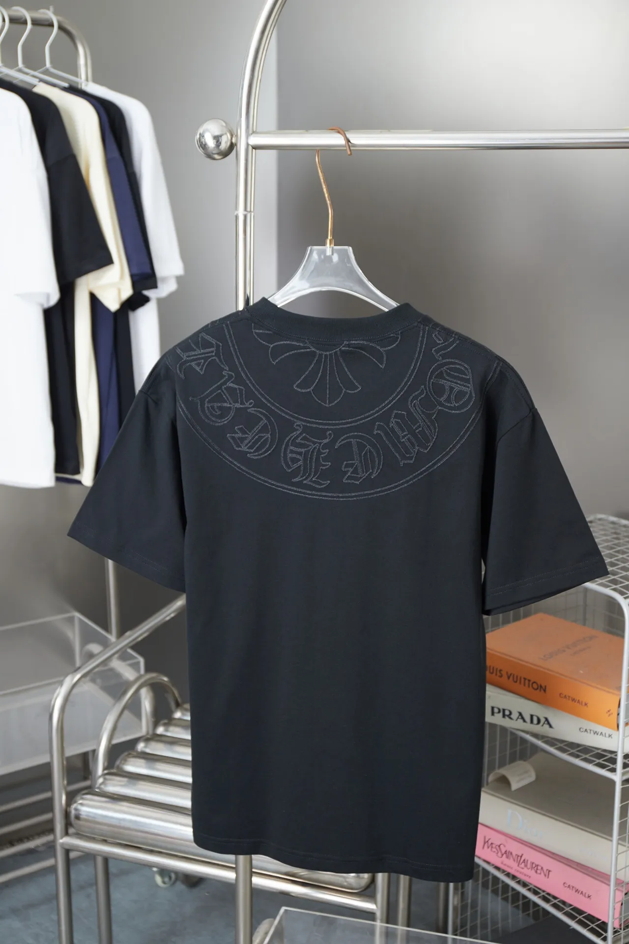 🅿️200 Ch*ome Hearte 25SS early spring new model, hollow embroidered collar and short sleeves with heart, light luxury, essential item for daily commuting for men and women, correct version, welcome to compare, detailed features · 320g 100% pure cotton double yarn jersey fabric · Custom dyed in the same vat, special thickened 32 count double-ply 1X1 thread · Imported Tajima machine embroidery hollow embroidered heart pattern · Garment wash · Double-needle sewing and cross-seam technology · Original main mark, washed tag, brand moisture-proof paper packaging Color: black/white Size: S/M/L/XL